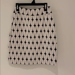 Grey and White stretch skirt. Mid-thigh length